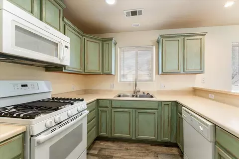 Kitchen - 1263 Riviera Dr, Redding, CA 96001 photo 1 of 5