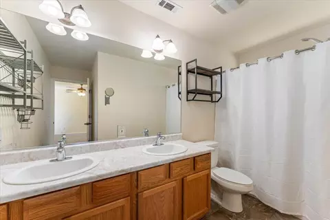Bath - 1263 Riviera Dr, Redding, CA 96001 photo 1 of 2