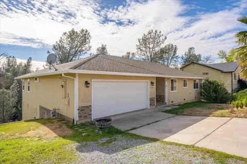 Exterior - 1263 Riviera Dr, Redding, CA 96001 photo 2 of 12