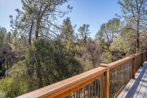 Exterior - 1263 Riviera Dr, Redding, CA 96001 photo 7 of 12