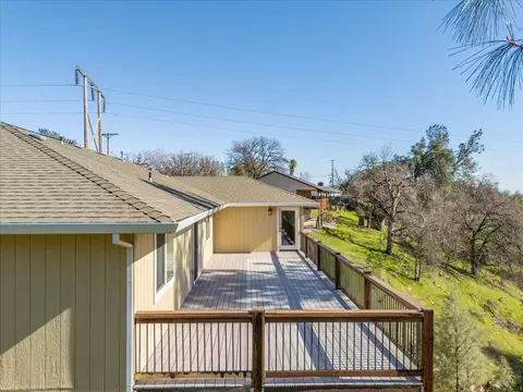 Exterior - 1263 Riviera Dr, Redding, CA 96001 photo 10 of 12