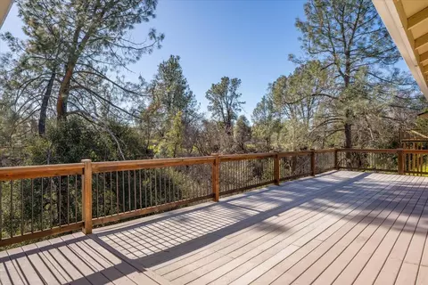 Exterior - 1263 Riviera Dr, Redding, CA 96001 photo 5 of 12