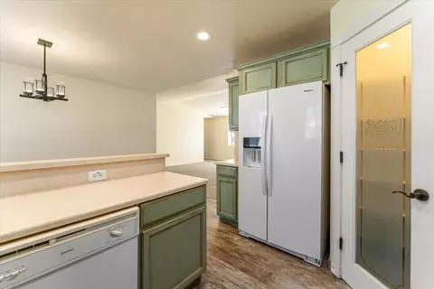 Kitchen - 1263 Riviera Dr, Redding, CA 96001 photo 3 of 5