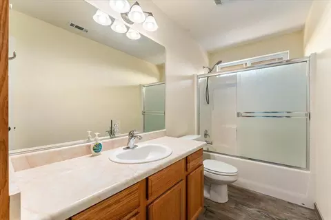 Bath - 1263 Riviera Dr, Redding, CA 96001 photo 2 of 2
