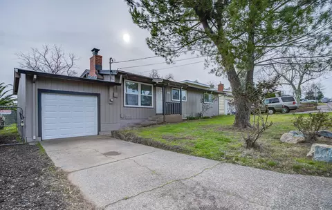 1525 Riviera Dr, Redding, CA 96001 photo 2
