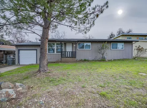 1525 Riviera Dr, Redding, CA 96001
