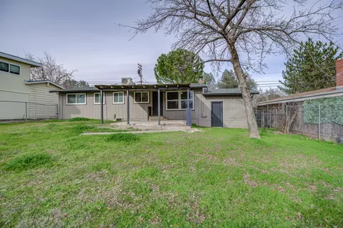 1525 Riviera Dr, Redding, CA 96001 photo 3