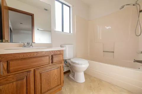 Bath - 1683 Kildare Dr, Redding, CA 96001 photo 1 of 2