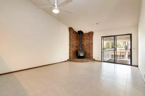 Living - 1683 Kildare Dr, Redding, CA 96001 photo 2 of 4