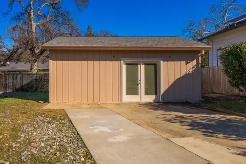 Exterior - 7047 Tucker Ln, Redding, CA 96002 photo 7 of 8