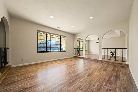Living - 7047 Tucker Ln, Redding, CA 96002 photo 2 of 5