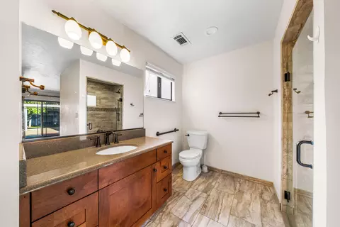 Bath - 7047 Tucker Ln, Redding, CA 96002 photo 2 of 4