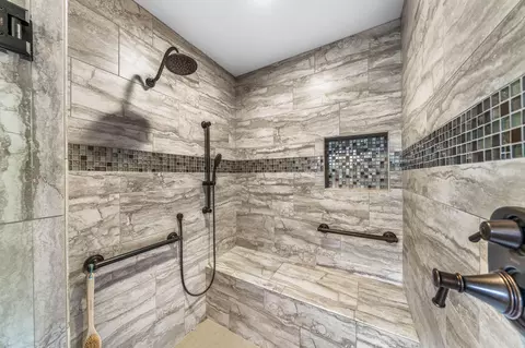 Bath - 7047 Tucker Ln, Redding, CA 96002 photo 1 of 4