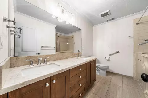 Bath - 7047 Tucker Ln, Redding, CA 96002 photo 3 of 4