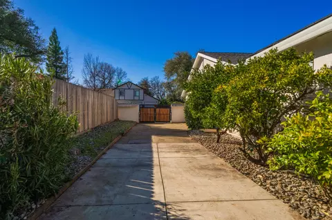 Exterior - 7047 Tucker Ln, Redding, CA 96002 photo 8 of 8