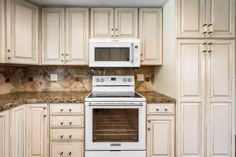Kitchen - 7047 Tucker Ln, Redding, CA 96002 photo 2 of 2