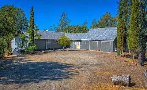 13374 Hidden Oaks Trl, Redding, CA 96003 photo 2