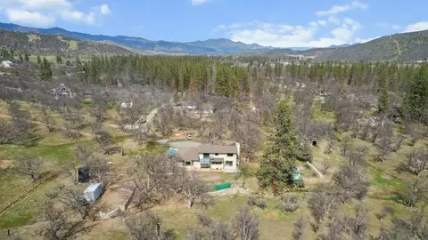 View/Area - 4412 Saint Rose Way, Yreka, CA 96097 photo 2 of 7