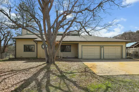 Exterior - 4412 Saint Rose Way, Yreka, CA 96097 photo 5 of 14