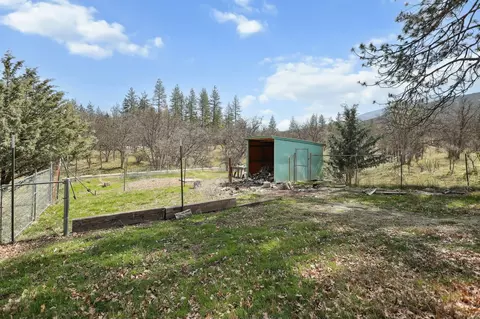 Exterior - 4412 Saint Rose Way, Yreka, CA 96097 photo 9 of 14