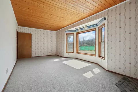 Living - 4412 Saint Rose Way, Yreka, CA 96097 photo 7 of 7