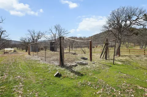 Exterior - 4412 Saint Rose Way, Yreka, CA 96097 photo 4 of 14