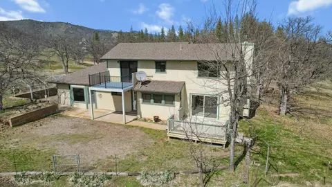 Exterior - 4412 Saint Rose Way, Yreka, CA 96097 photo 11 of 14