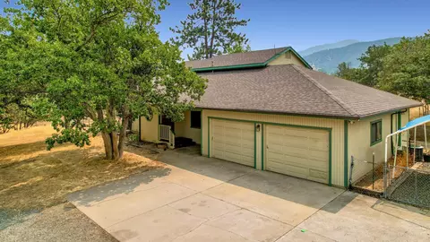 Exterior - 4412 Saint Rose Way, Yreka, CA 96097 photo 14 of 14