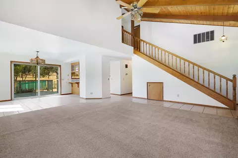 Living - 4412 Saint Rose Way, Yreka, CA 96097 photo 2 of 7