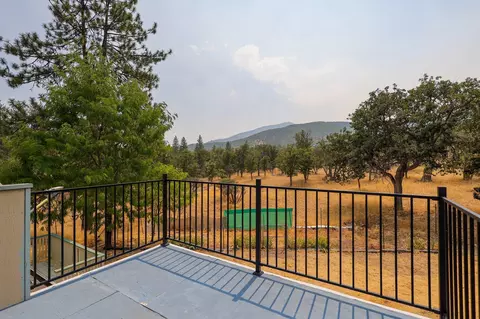 Exterior - 4412 Saint Rose Way, Yreka, CA 96097 photo 2 of 14