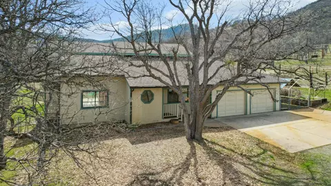 Exterior - 4412 Saint Rose Way, Yreka, CA 96097 photo 13 of 14