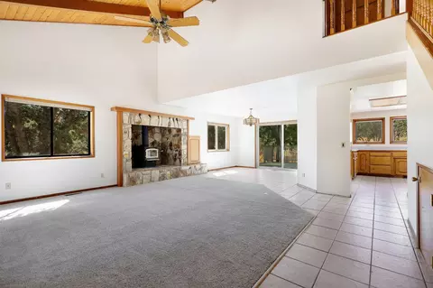 Living - 4412 Saint Rose Way, Yreka, CA 96097 photo 3 of 7