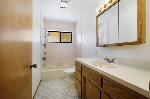 Bath - 4412 Saint Rose Way, Yreka, CA 96097 photo 3 of 3