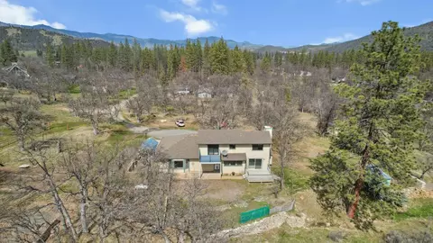 View/Area - 4412 Saint Rose Way, Yreka, CA 96097 photo 4 of 7