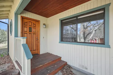 Exterior - 4412 Saint Rose Way, Yreka, CA 96097 photo 6 of 14