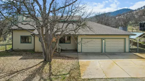 Exterior - 4412 Saint Rose Way, Yreka, CA 96097 photo 12 of 14