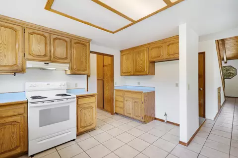 Entry Way - 4412 Saint Rose Way, Yreka, CA 96097 photo 1 of 2