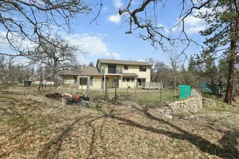 Exterior - 4412 Saint Rose Way, Yreka, CA 96097 photo 10 of 14