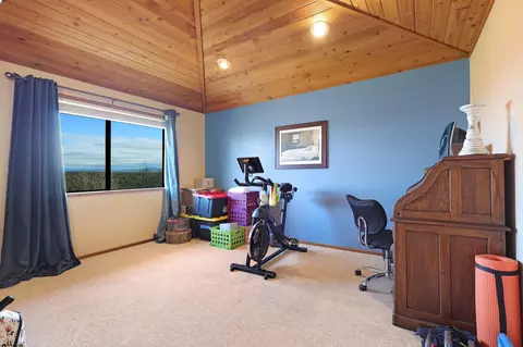 Bedroom - 21560 Wilcox Rd, Red Bluff, CA 96080 photo 3 of 3
