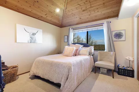 Bedroom - 21560 Wilcox Rd, Red Bluff, CA 96080 photo 2 of 3