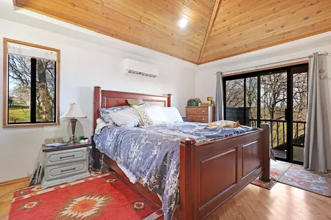 Bedroom - 21560 Wilcox Rd, Red Bluff, CA 96080 photo 1 of 3