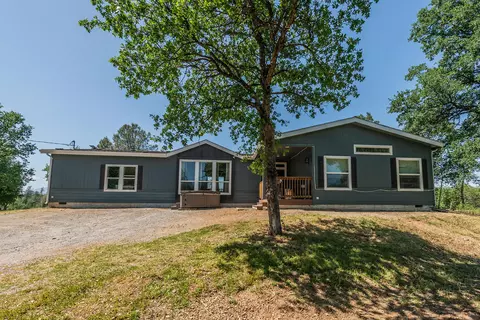 21679 Squaw Grass Trl, Redding, CA 96003