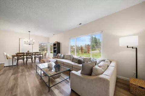 8940 Olney Park Dr, Redding, CA 96001