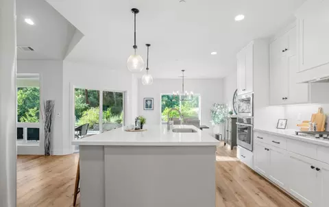 Kitchen - 9199 Laurel Glen Dr, Redding, CA 96001 photo 4 of 5