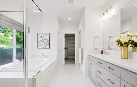 Bath - 9199 Laurel Glen Dr, Redding, CA 96001 photo 1 of 7