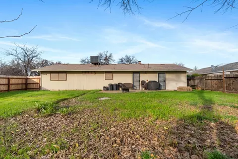 Exterior - 2431 Christian Ave, Redding, CA 96002 photo 3 of 4