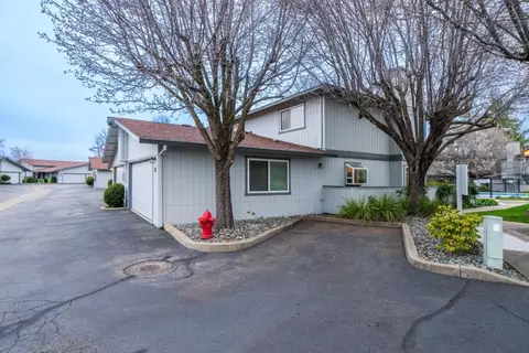 200 Ridgetop Dr #18, Redding, CA 96003