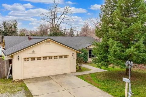 3167 Lakewood Dr, Redding, CA 96001