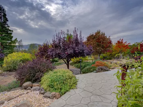 Exterior - 15917 Frontiersman Dr, Redding, CA 96001 photo 30 of 41