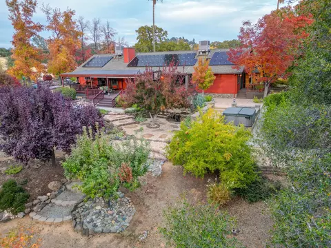 Exterior - 15917 Frontiersman Dr, Redding, CA 96001 photo 9 of 41